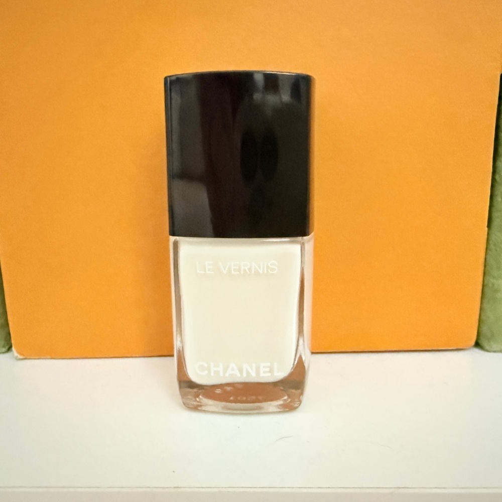 CHANEL Le Vernis Nail Polish, 927 Blanc Ecume, New